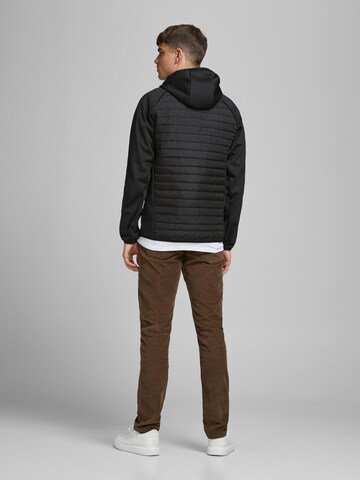 Coupe regular Veste mi-saison JACK & JONES en noir