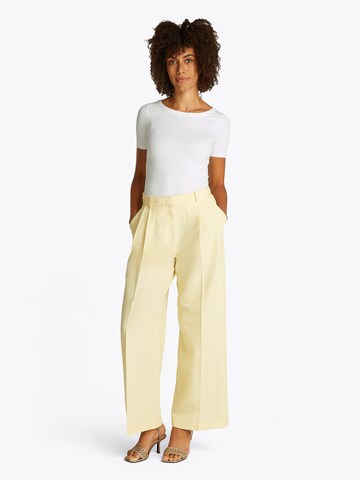TOMMY HILFIGER - Camiseta en blanco