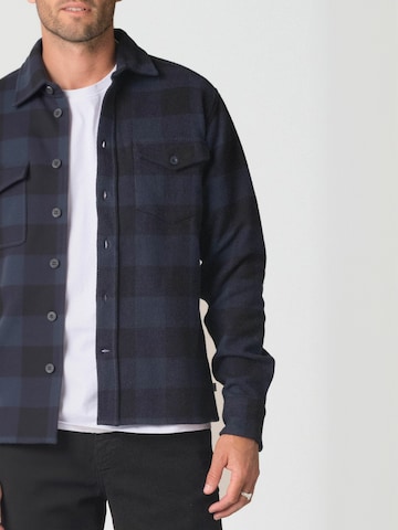 Klitmøller Collective - Ajuste regular Camisa ' Casper ' en azul: frente