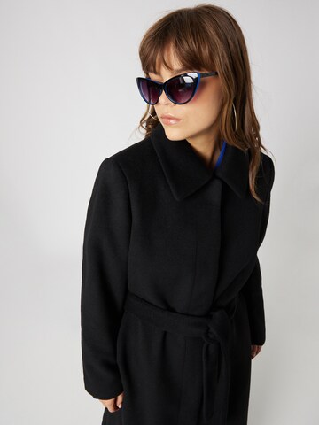 Manteau mi-saison 'Inken' Katy Perry exclusive for ABOUT YOU en noir