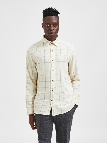 Regular fit Camicia di SELECTED HOMME in beige: frontale