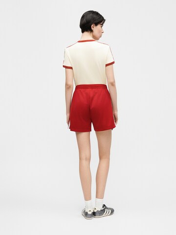 ADIDAS ORIGINALS Loosefit Παντελόνι 'Firebird Classic' σε κόκκινο