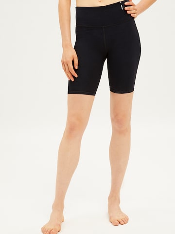 ARMEDANGELS Skinny Shorts 'Ajaala' in Schwarz: predná strana