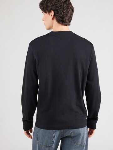 Tricou de la NAPAPIJRI pe negru