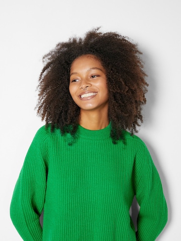Bershka Пуловер в зелено