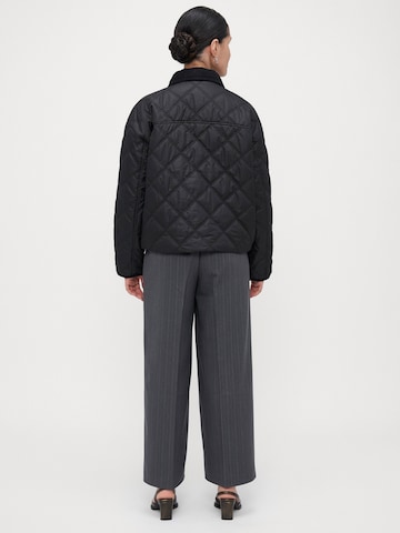 Veste mi-saison 'VMMINNESOTA' Vero Moda Petite en noir