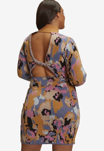 Chi Chi London Úpletové šaty – mix barev