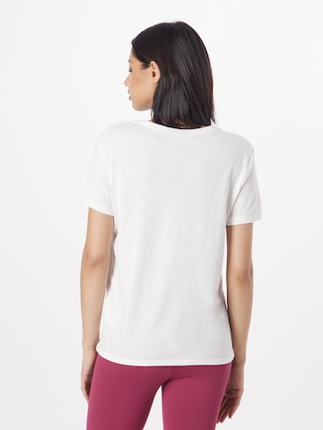 T-shirt fonctionnel 'Swoosh' NIKE en blanc