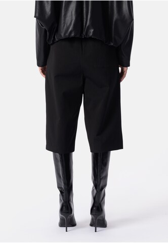 Loosefit Pantaloni con pieghe 'Lixi' di Elias Rumelis in nero