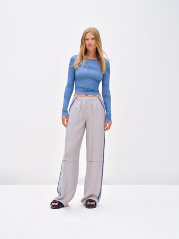 Wide leg Pantaloni di ABOUT YOU x Toni Garrn in blu
