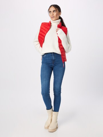 Lake View Vest 'Ida' in Red