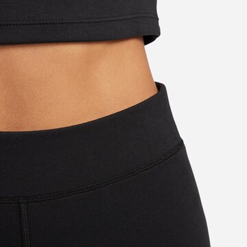 Nike Sportswear Skinny Shorts in Schwarz