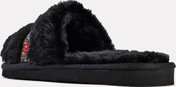 Minnetonka Slipper 'London' in Schwarz