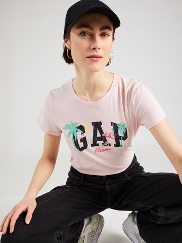 Tricou de la GAP pe roz