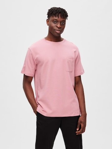 T-Shirt 'Relax Soon' SELECTED HOMME en rose : devant
