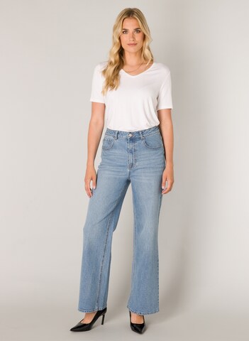 BASE LEVEL Wide leg Jeans in Blue