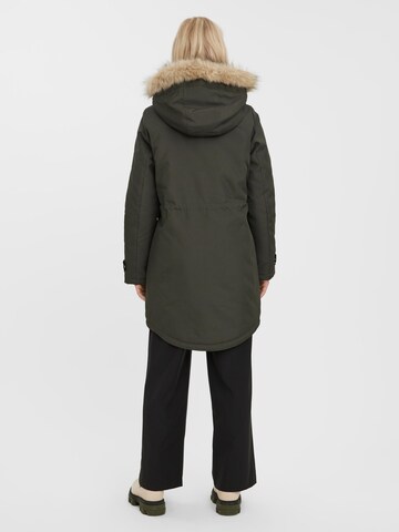 Parka de iarnă 'Track' de la VERO MODA pe verde