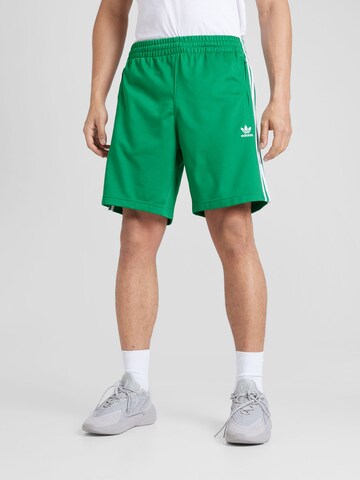 Regular Pantalon ADIDAS ORIGINALS en vert : devant