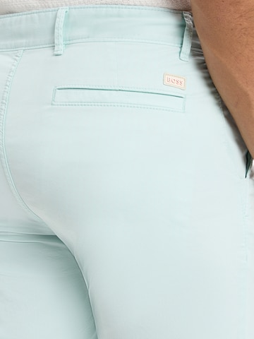 BOSS Slimfit Shorts in Grün