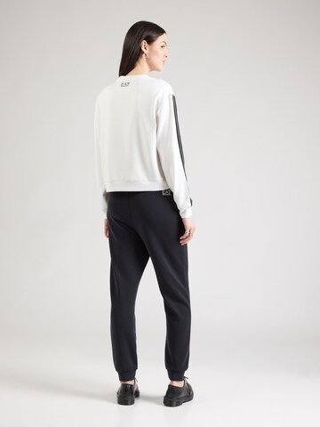 Trening de la EA7 Emporio Armani pe albastru