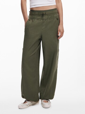 Desigual Loosefit Housut värissä vihreä: etupuoli