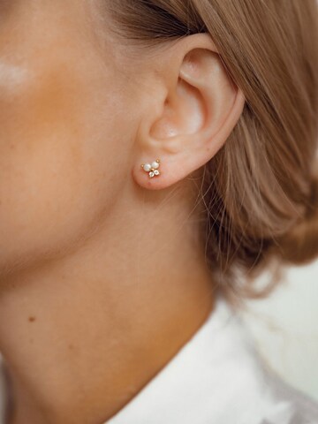 Hey Happiness Ohrringe 'Pearl Wings'‌‌‌‌ in Gold: Vorderseite