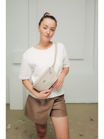 ZWEI Belt bag 'MADEMOISELLE.M MH4' in White: front