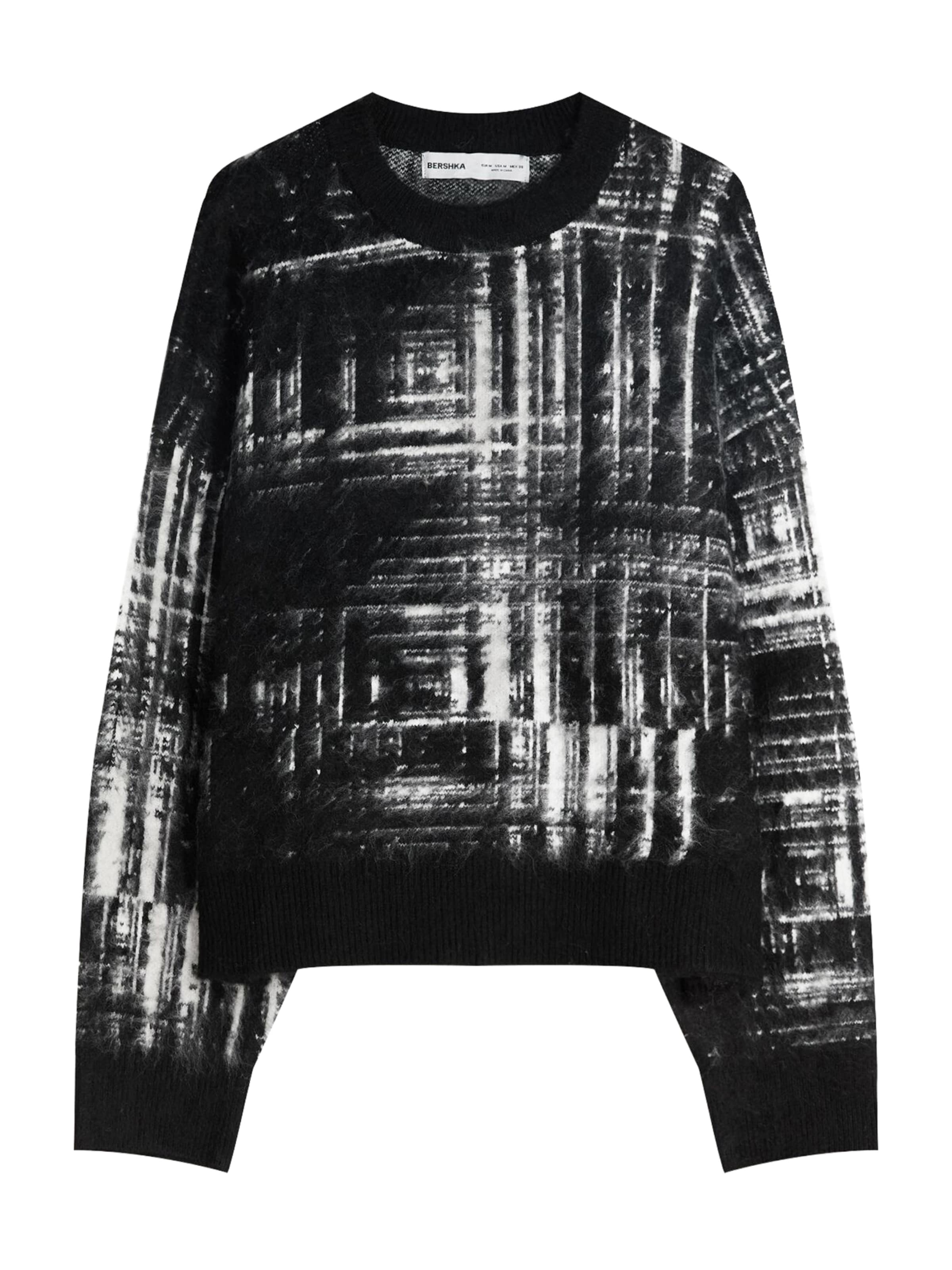 Pulover de la Bershka pe negru: față