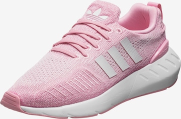 Chaussure de course 'Swift Run 22' ADIDAS ORIGINALS en rose : devant