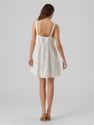 Robe d’été 'MILAN' Vero Moda Petite en blanc