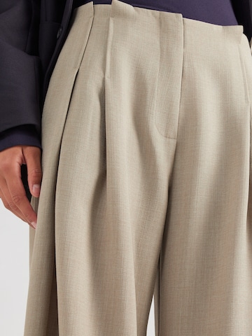 Wide leg Pantaloni cutați de la IRO pe verde