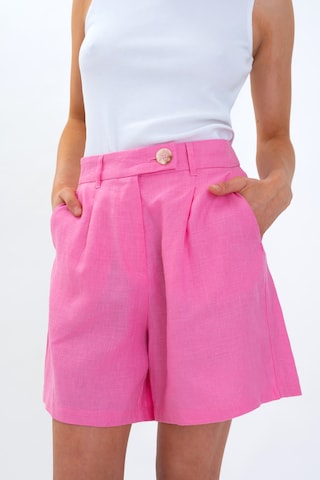 rožinė Aligne Standartinis Klostuotos kelnės 'Fedora'