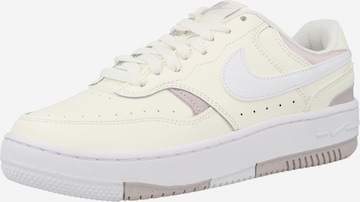 Nike SportswearNiske tenisice 'Gamma Force' - bijela boja: prednji dio