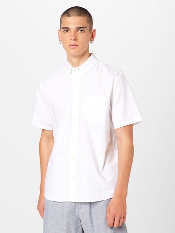 GAP Comfort fit Button Up Shirt in White: front