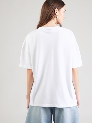 Pegador - Camisa 'MESTIA' em branco
