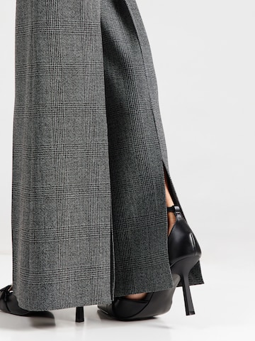 BOSS Black Flared Hose 'Telessa' in Grau