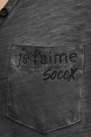 Soccx Serafino-Shirt mit Rücken-Print in Schwarz