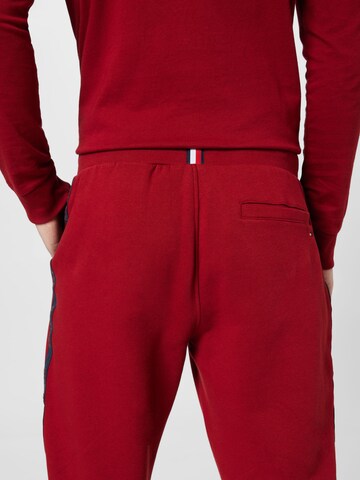 TOMMY HILFIGER Zwężany krój Spodnie w kolorze czerwony