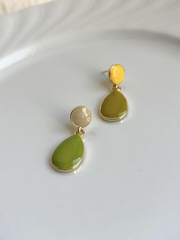 Kamakula Earrings 'Enamel Teardrop' in Beige