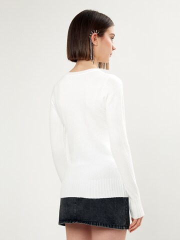 Influencer Sweater in White