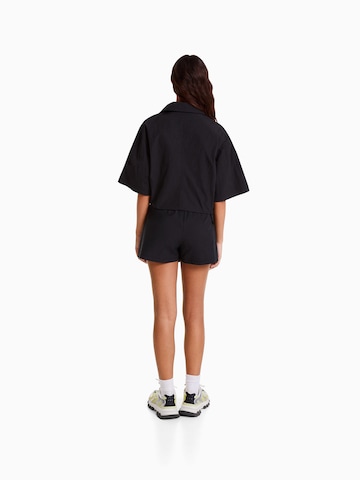 Bershka Regular Shorts in Schwarz