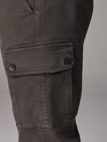 Next - Tapered Pantalón cargo en verde