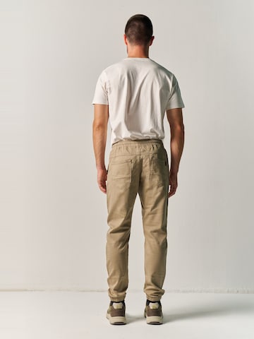 Tapered Pantaloni di KOROSHI in beige