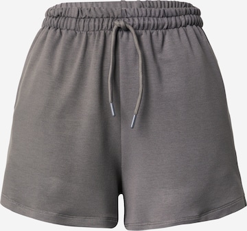 Trendyol Regular Shorts in Grau: predná strana