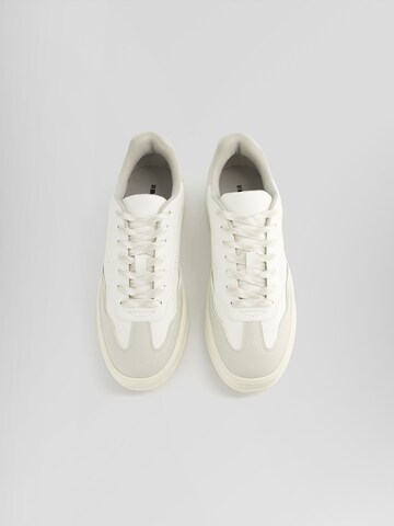 Sneaker bassa di Bershka in bianco