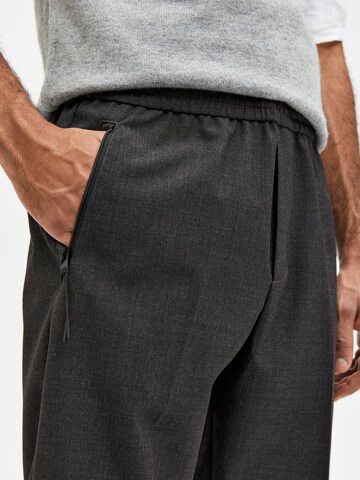 SELECTED HOMME - Tapered Pantalón de pinzas en gris