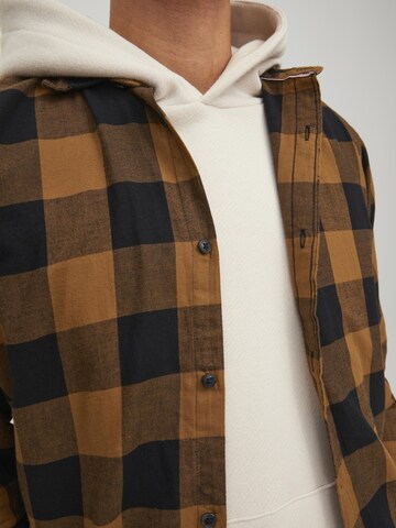 JACK & JONES - Ajuste regular Camisa 'JJEGingham' en marrón