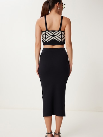 Costume Happiness İstanbul en noir