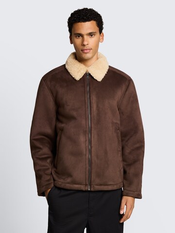 TOM TAILOR DENIM Winterjacke in Braun: Vorderseite