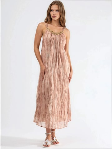 Qu Style Dress in Pink: front